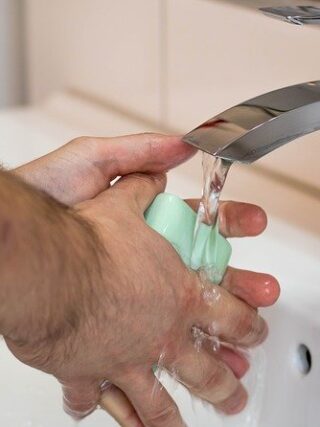 Comprare amuchina online e disinfettanti mani contro il coronavirus