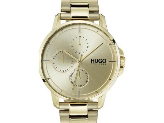 orologio di HUGO è l’accessorio al centro del look maschile