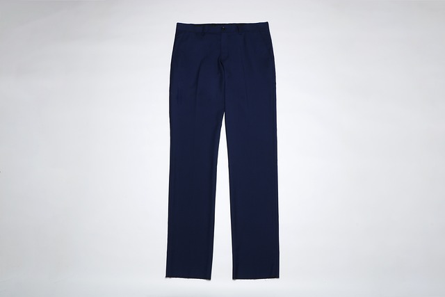 Pantaloni di lino, uno dei trend principali per la moda uomo estiva