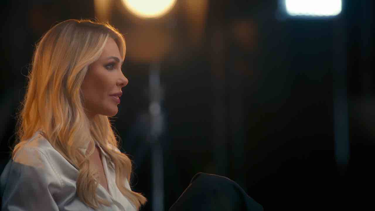 Ilary Blasi chi è il ragazzo del caffè e chi è Alessia di cui si parla nella serie Unica