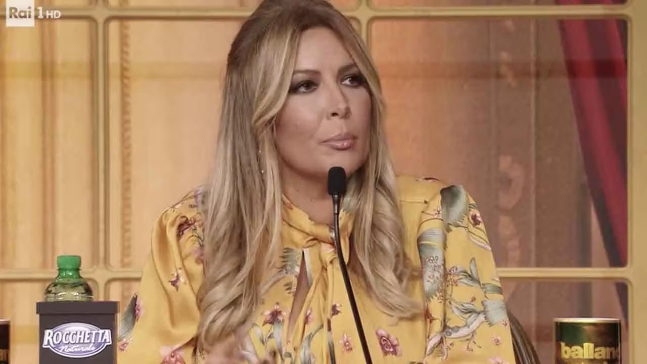 Come scrivere a Selvaggia Lucarelli: contatti, email e messaggio