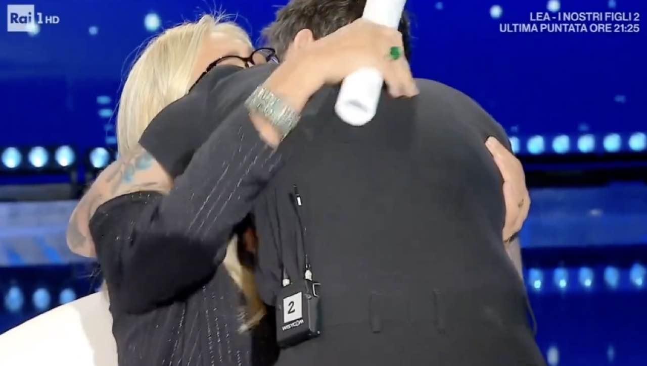 Fedez e Mara Venier piangono a Domenica In ma cosa è successo alla Venier