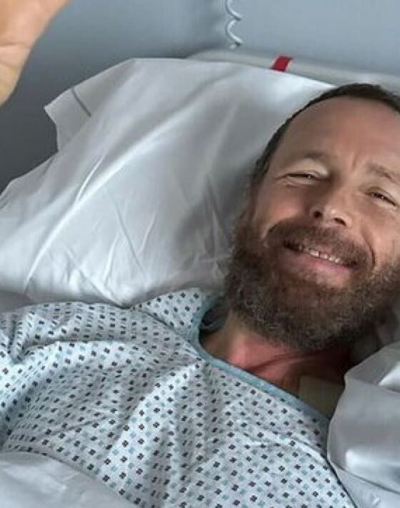 Jovanotti in ospedale brutta operazione durata 8 ore fan in trepidazione