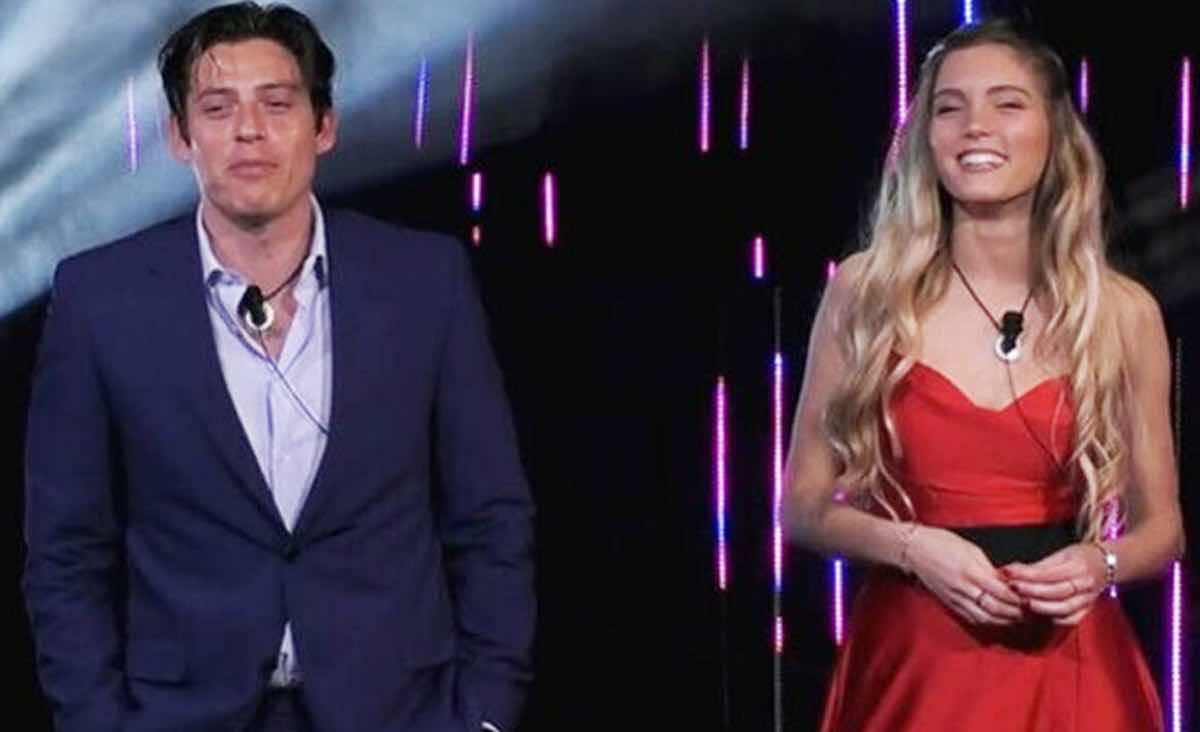 Alessio Falsone e Anita Olivieri hanno sempre condiviso una forte connessione all'interno della casa del Grande Fratello. Quando Alessio è entrato nel gioco lo scorso 5 febbraio, ha immediatamente notato la presenza di Anita, una romana di 26 anni che, fino a poche settimane prima, aveva costantemente dichiarato di essere impegnata e innamorata del suo ragazzo, che considerava addirittura "il padre dei suoi figli". Tuttavia, improvvisamente, tutto è cambiato. Anita ha iniziato a rispondere agli sguardi e alle battute di Alessio, dichiarandosi single e libera, accettando anche un invito in suite con il suo coinquilino. Nel privè, i due si sono baciati, ma una volta rientrati in casa, Alessio ha cominciato ad esprimere dubbi sul loro rapporto, arrivando persino a risponderle in malo modo. Fin dal suo ingresso nella casa del Grande Fratello, Alessio Falsone non si è mai distinto per la sua eleganza e spesso ha usato un linguaggio colorito, con l'uso frequente di parolacce. Recentemente, mentre si trovava in cucina con Sergio D'Ottavi e Perla Vatiero, Anita ha chiesto ad Alessio di uscire, suscitando una reazione visibilmente irritata da parte del concorrente, che ha espresso il suo fastidio in modo brusco. Nel corso di una conversazione precedente, Alessio aveva già messo in guardia Anita riguardo al loro rapporto, sottolineando che al di fuori della casa del Grande Fratello potrebbero sorgere problemi, come la distanza geografica. Ha citato l'esempio di una possibile difficoltà nel gestire una relazione a distanza tra Milano e Roma. In quei momenti, Anita ascoltava con un'espressione triste, evidenziando il complesso stato emotivo che caratterizza il loro rapporto all'interno della casa.