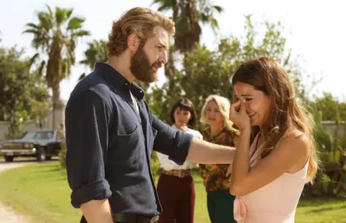 Zuleyha vuole obbligare Hakan a trasferirle le quote dell’azienda Yaman e a lasciare per sempre Cukurova. Hakan si rifiuta e Zuleyha, in preda alla rabbia, gli spara. E’ solo grazie all’intervento di Fikret che manca il bersaglio. Intanto, Betul si accorge di essere seguita da un uomo di Colak e si rifugia da Abdulkadir, al quale dice che non intende lasciare Colak, perchè vuole avere la sua eredità. Alla villa, Fikret e Zuleyha passano molto tempo assieme e, in presenza di Lutfiye, Fadik si lascia sfuggire un commento poco opportuno su quanto i due formerebbero una bella coppia… Fikret trova Vahap fuori dalla tenuta e decide di raccontare tutto a Hakan. Gli chiede quindi di porre fine ai comportamenti di Vahap coinvolgendo Abdulkadir, altrimenti non risponderà più elle sue azioni e si vendicherà pesantemente con Vahap.