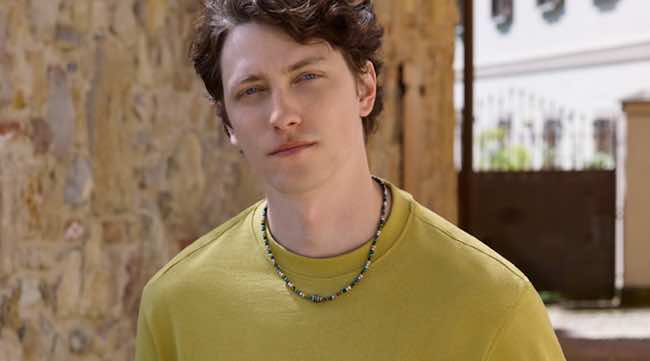 Le collane da uomo Kidult, glamour e chic