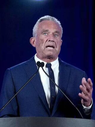 Chi è Robert Kennedy Jr età altezza peso scelto da Trump come segretario per la salute