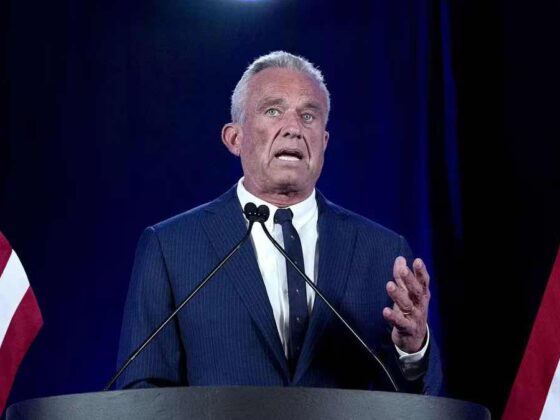 Chi è Robert Kennedy Jr età altezza peso scelto da Trump come segretario per la salute