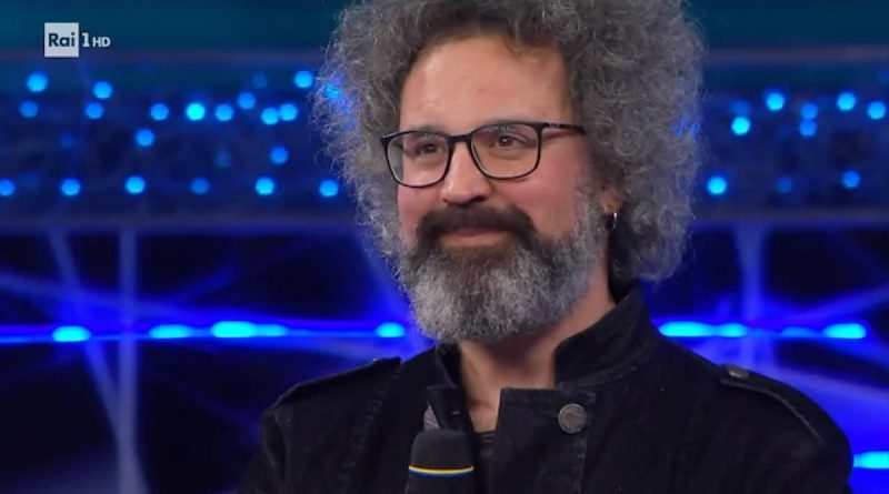 Chi è Simone Cristicchi: età, altezza, peso, carriera e vita privata e Sanremo 2025