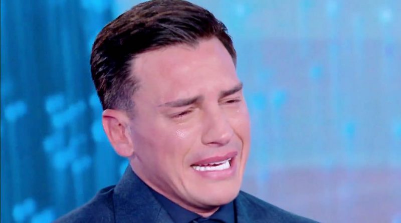 Esclusivo: il dj Alessandro Basciano non può avvicinarsi a Sophie Codegoni, il braccialetto elettronico lo controlla 24/7