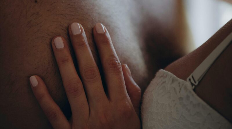 Come funziona l’attrazione nel cervello maschile: neuroscienze, ormoni e psicologia del desiderio